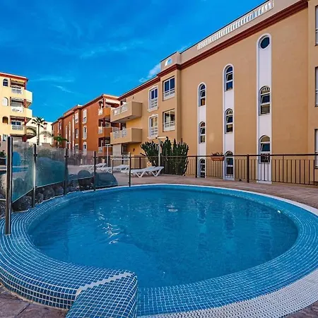 With Heated Pool In Apartament Callao Salvaje
